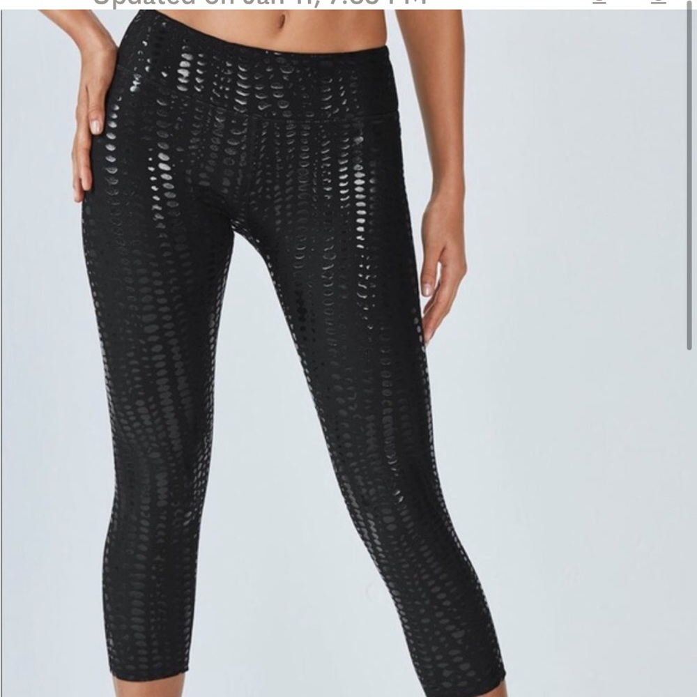 💕NWT Fabletics Black Animal Print (foil) Capris